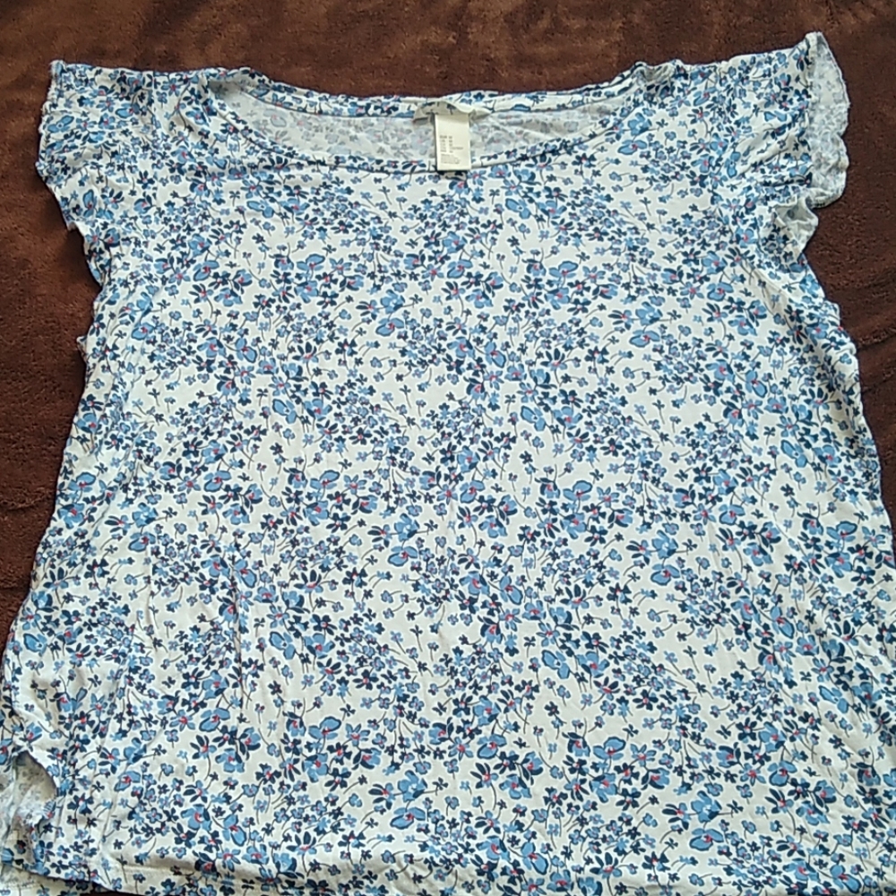 H&M Adorable ruffle sleeve top